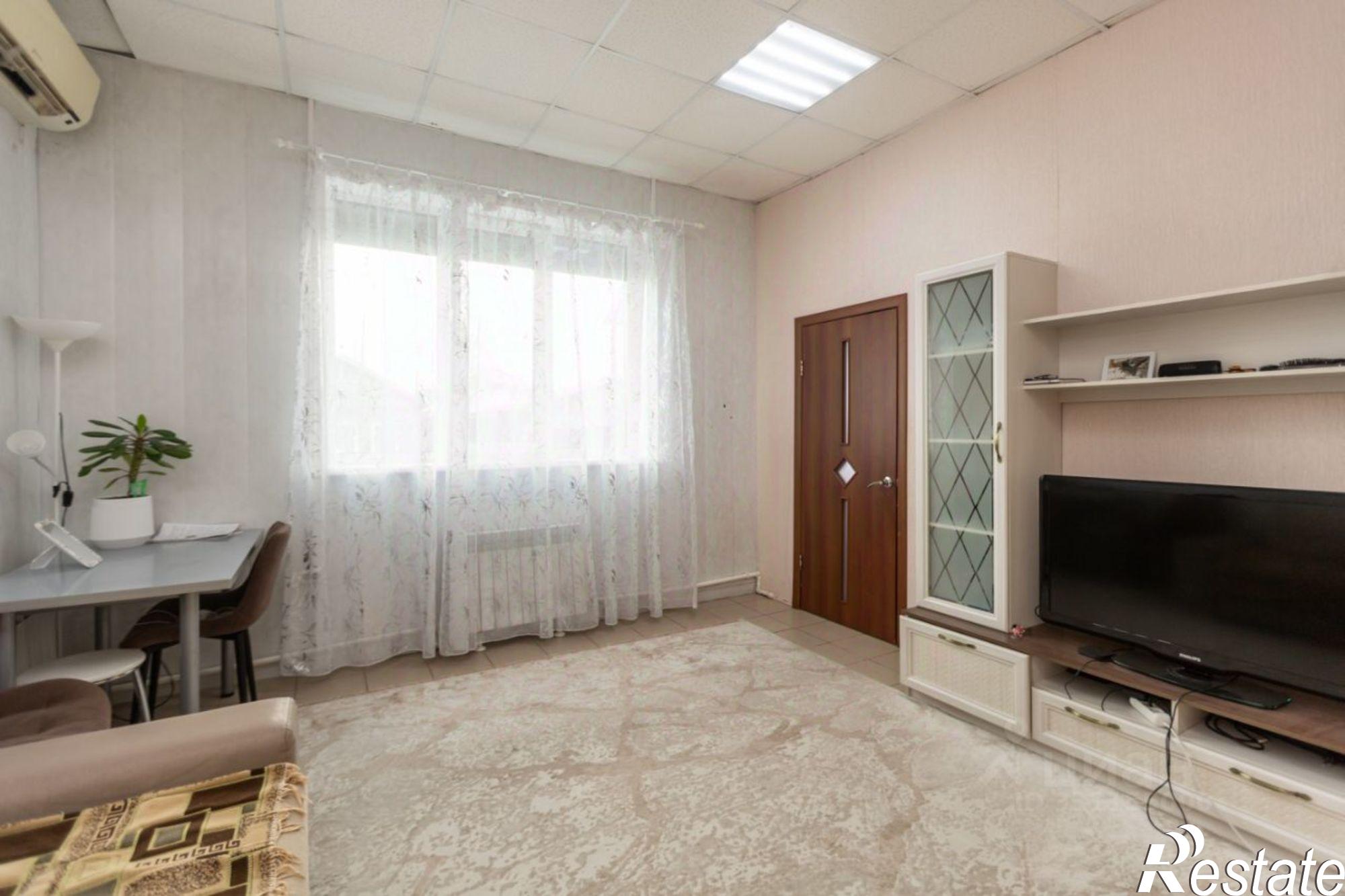 Купить торговое помещение за 18 500 200 рублей на улица Абдрашитова, 48