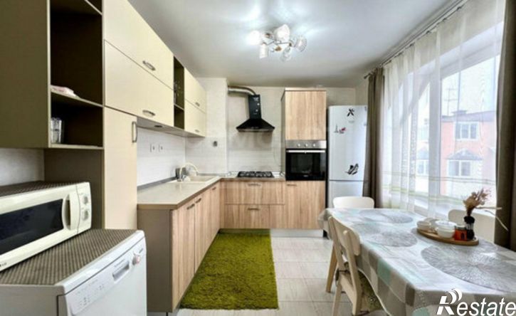 4-комн квартира ул Газпромовская, 67,  д. 67