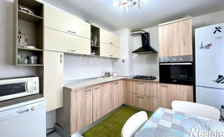 4-комн квартира ул Газпромовская, 67,  д. 67