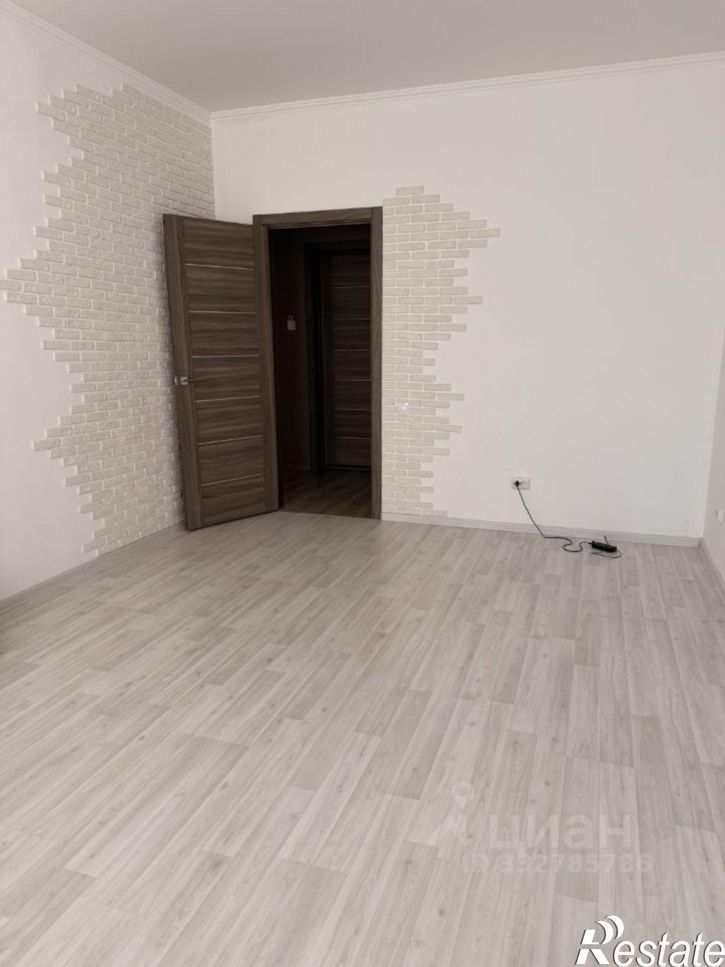 3-комн квартира ул Поляничко, 10,  д. 10
