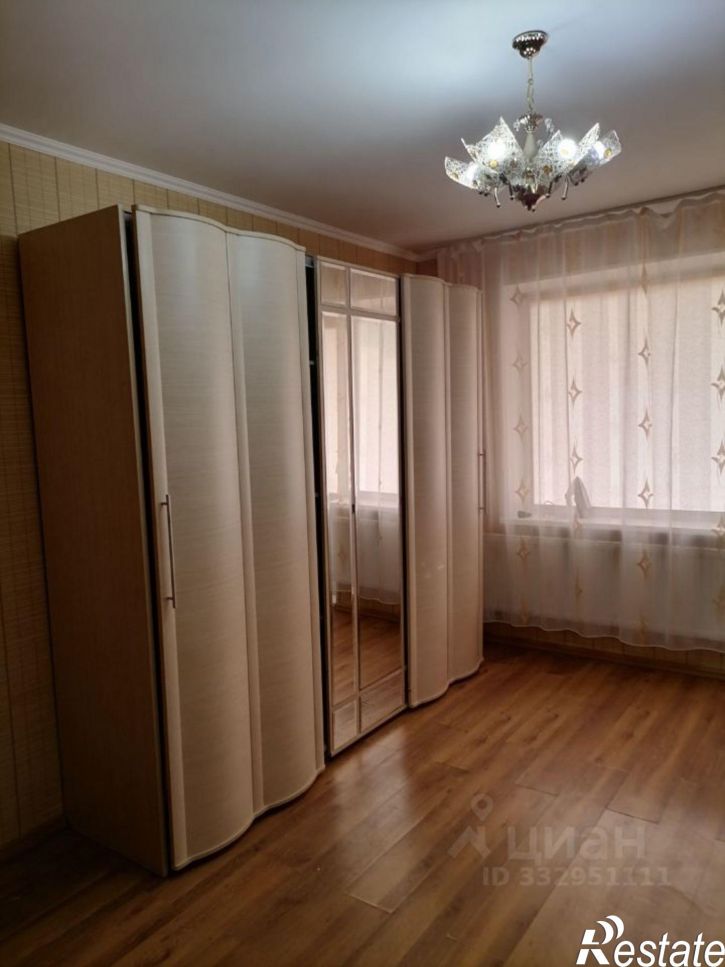 1-комн квартира мкр 70 лет ВЛКСМ, 20,  д. 20