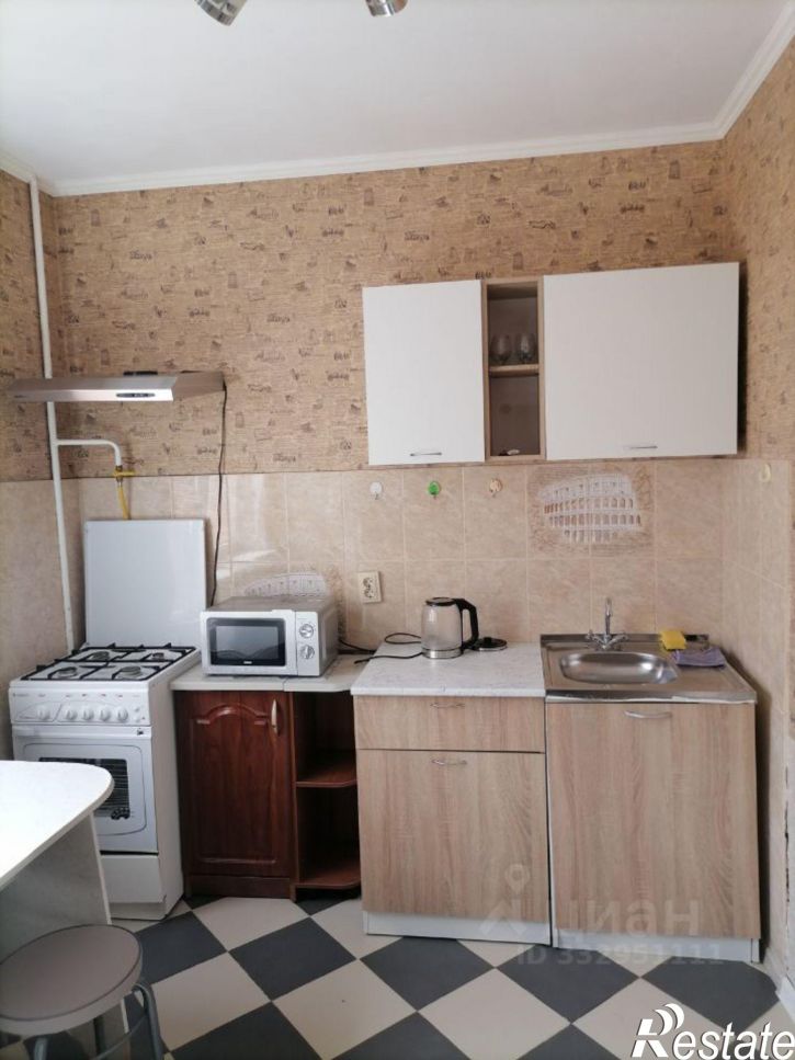 1-комн квартира мкр 70 лет ВЛКСМ, 20,  д. 20