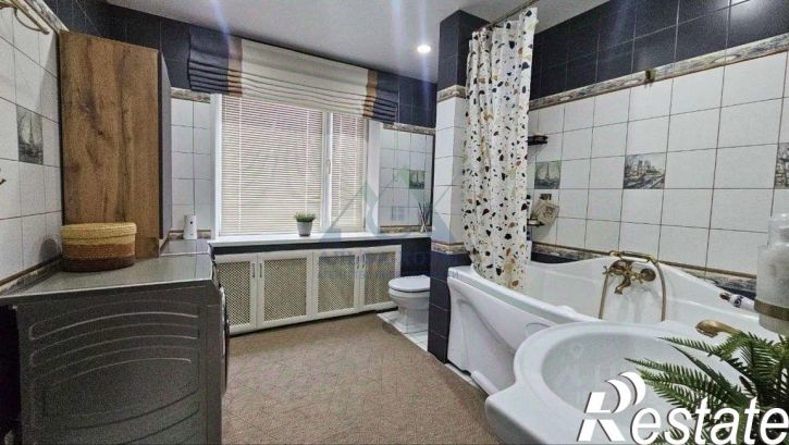 4-комн квартира Брестская улица, 9,  д. 9